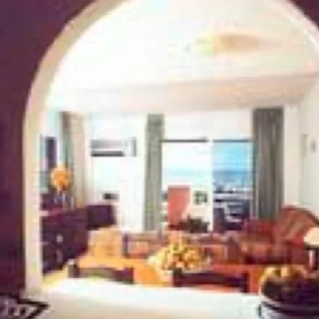 Hotel Playa Chica Beach Club 3*